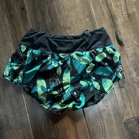 Oiselle roga shorts - Picture 2 of 4